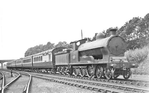 Shilton Station: LNWR 4-6-0 Prince of Wales Class No 637 'Thomas Gray ...