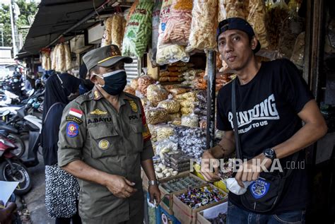 Ada Pelanggar Saat Ppkm Darurat Dan Level Di Tangsel Republika