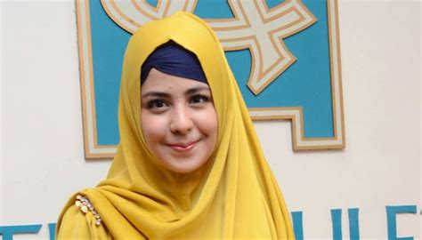 10 Artis Berhijab Indonesia yang Semakin Anggun dan Berwibawa – Catatan ...