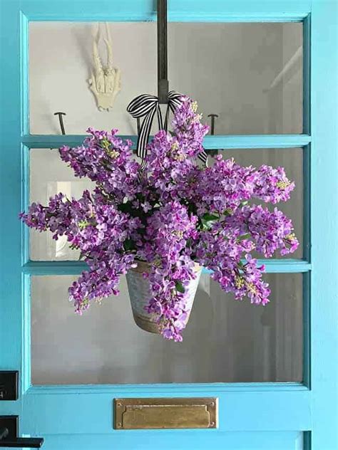 Top Inviting Exciting And Practical Spring Door Hanger Ideas