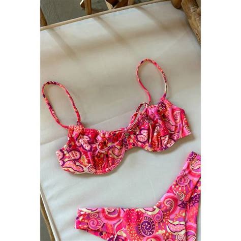 Kulani Kinis Swim New Kulani Kinis Womens Ruched Underwire Bra Bikini Top In Strawberry