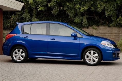 Used 2012 Nissan Versa Hatchback Review | Edmunds