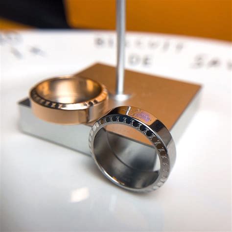 Louis Vuitton Кольцо Перстень - купить с доставкой по выгодным ценам в ...