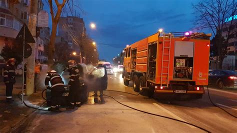 FOTO VIDEO O mașină a luat foc pe bulevardul Lăpușneanu din Constanța