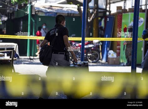 San Salvador El Salvador 27th Mar 2022 A Detective Works At A Homicide Scene Today El