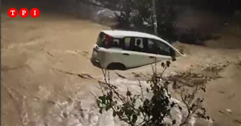 Maltempo In Toscana Sei Morti E Quattro Ospedali Allagati