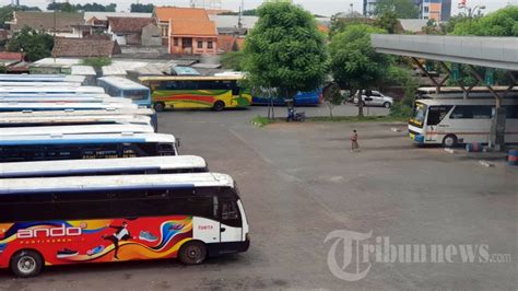 Bus Akap Dan Akdp Berhenti Beroperasi Terminal Purabaya Sepi Foto 14