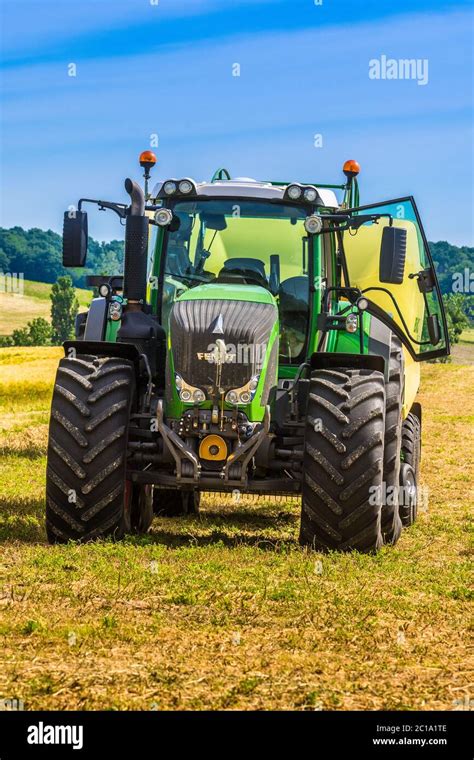 Fendt Tractor Hi Res Stock Photography And Images Alamy