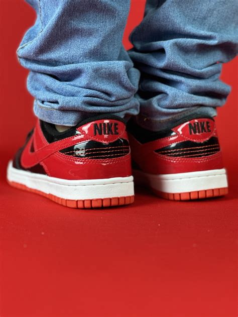 T Nis Nike Dunk Low Preto E Vermelho