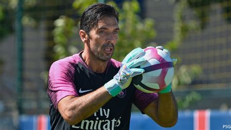 R S Sociaux Premi Res Images De Buffon L Entra Nement Du Psg