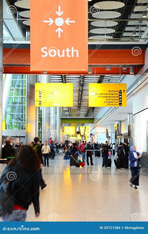 Meeting Point at Heathrow Airport, T5 Editorial Stock Image - Image of ...