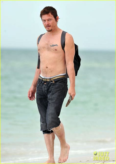 Walking Dead's Norman Reedus: Shirtless Beach Stroll!: Photo 2610779 ...