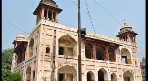 Cm Naqvi Visits Punjab Public Library