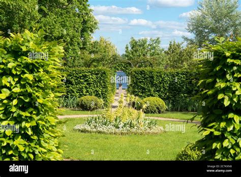 Berlin Wannsee Garden Of The Liebermann Villa Hedge Garden Sundial