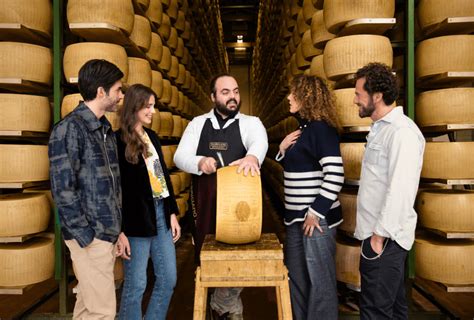 Caseifici Aperti Torna Levento Per Scoprire Il Parmigiano Reggiano