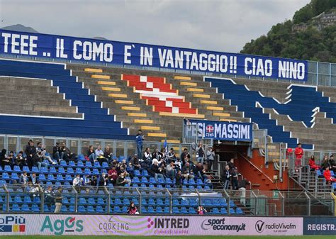 Como Mega Striscione Dei Tifosi Per Ricordare Nino Balducci Sport