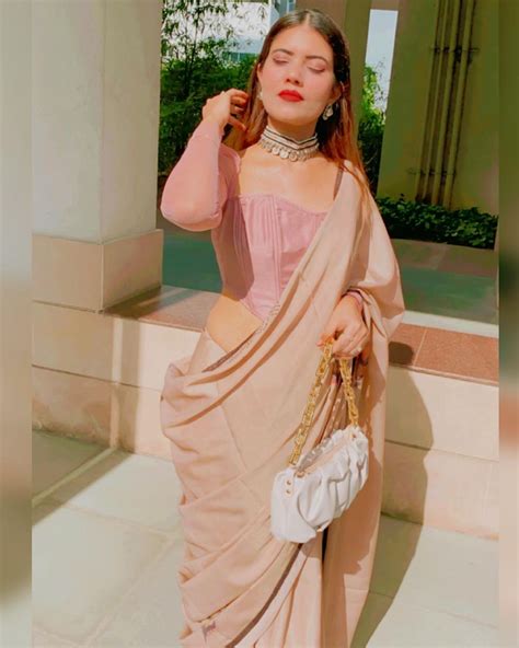 How To Wear A Saree With A Corset Blouse 20 Tips