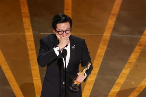 Please Keep Your Dreams Alive Ke Huy Quan Tears Up During Oscar