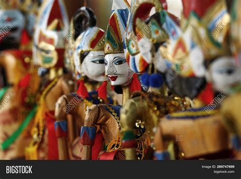 Wayang Golek 8 Puppets Wayang Golek - Wayang Golek Wikipedia _ Learn ...