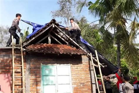 Puting Beliung Terjang Tukadaya Belasan Rumah Dan Palinggih Hancur