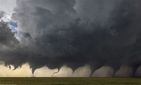 Tornado Photo Goes Viral Does It Really Show A Mass Of Tornadoes