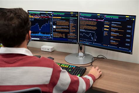 Bloomberg terminal monitors - fotobilla