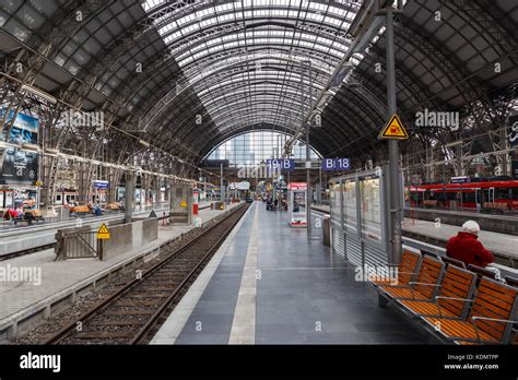 Frankfurt hbf hi-res stock photography and images - Alamy