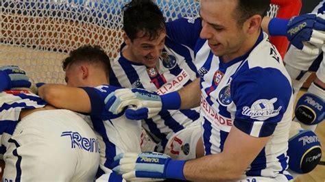 Dia histórico para o FC Porto que vence a Champions em hóquei e patins