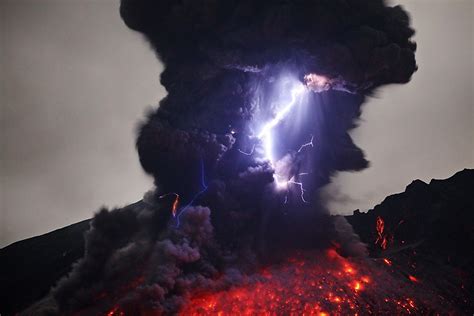 日本樱岛火山喷发现火山闪电奇景 中新网