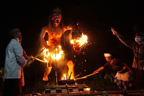 Umat Hindu Banyudono Gelar Ritual Bakar Ogoh Ogoh Maknanya Dalam