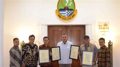 Pemdakab Bogor Sabet Penghargaan Humas Jabar Awards