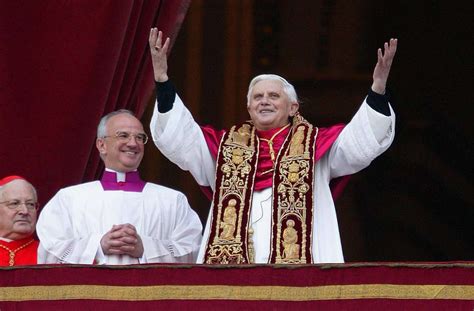 Papst Benedikt XVI Ist Tot Wie Das Habemus Papam Im Deutschen TV