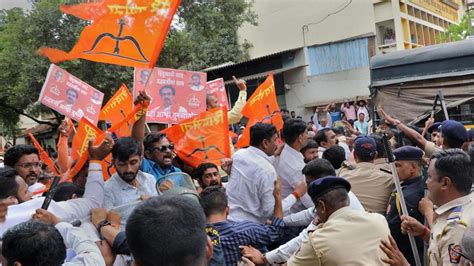 Police Intervene Avoid Sena Workers Rebel Maha Ministers Supporters