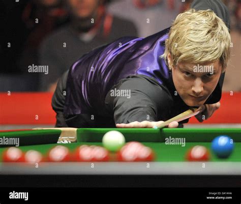 Stephen Hendry The Masters Wembley Arena Hi Res Stock Photography And