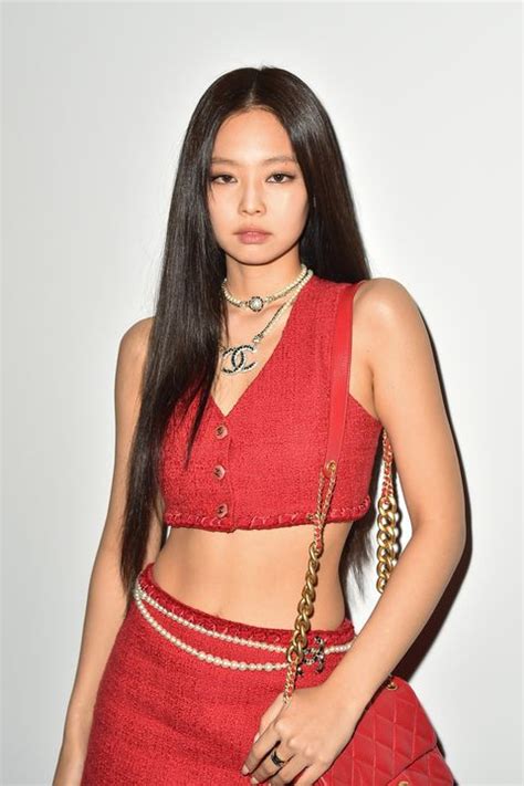 Blackpinks Jennie Wears Chanel Red Crop Top Set At Spring 2022 Fashion