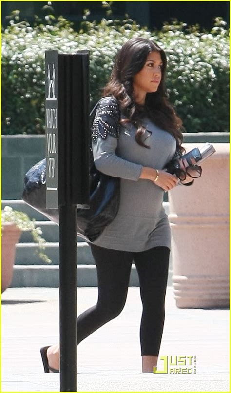 Kourtney Kardashian: Bigger Baby Bump!: Photo 2166562 | Khloe ...