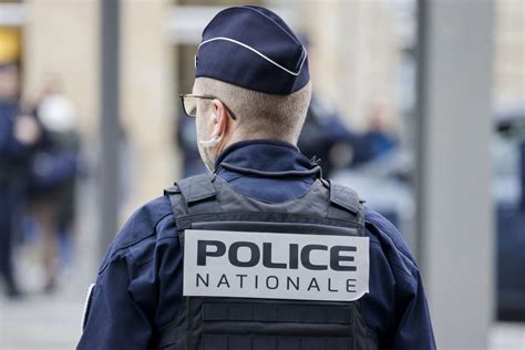 Les Boucles WhatsApp De Policiers Et Leurs Messages Parfois Racistes