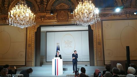 Médaille de lEnfance et des Familles les familles et lUnaf reçues à