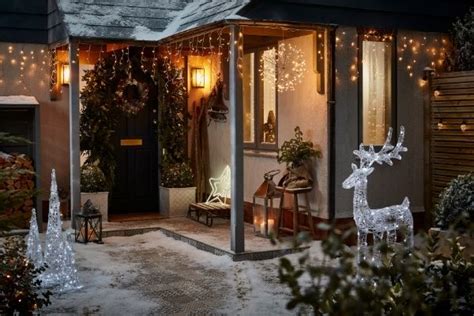 Brits to use enough outdoor Christmas lights to go to the moon and back ...