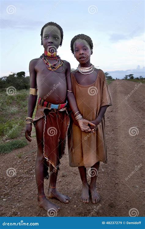 Portrait Des Filles Africaines Image Stock éditorial Image Du Collier Nomade 48237279