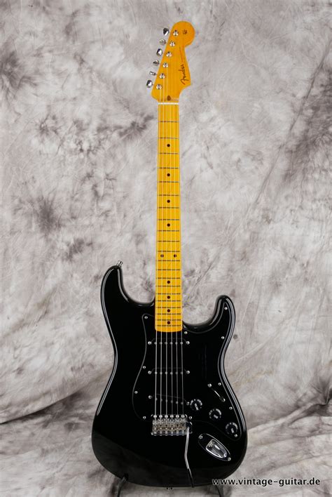 FENDER Stratocaster