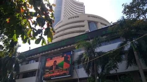 Markets Sink Below Record Levels Sensex Tanks Over 400 Points On