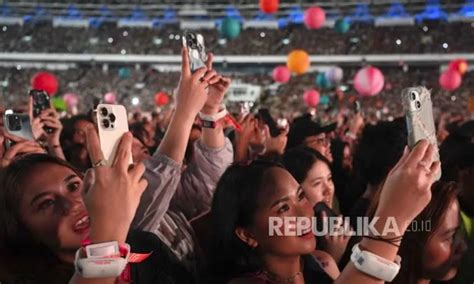 Konser Pertama Coldplay Di Indonesia Chaos Banyak Kena Tipu Ruzka