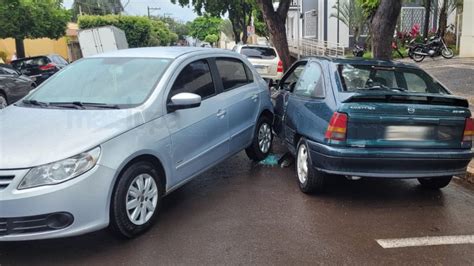 Susto Motorista Esquece De Puxar Freio De M O E Carro Desce