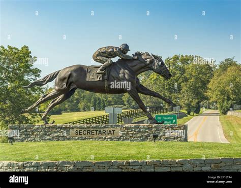 Secretariat and jockey statue hi-res stock photography and images - Alamy