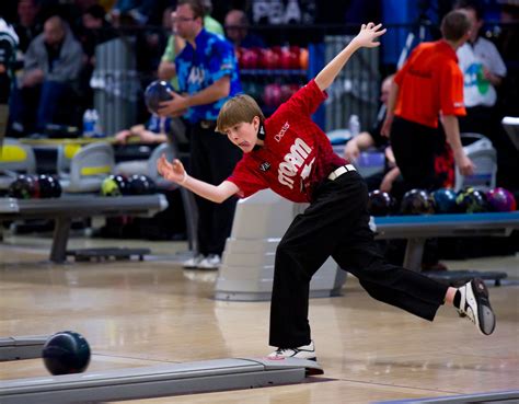 Bowler 14 Holds His Own In Pba Tour Event The New York Times