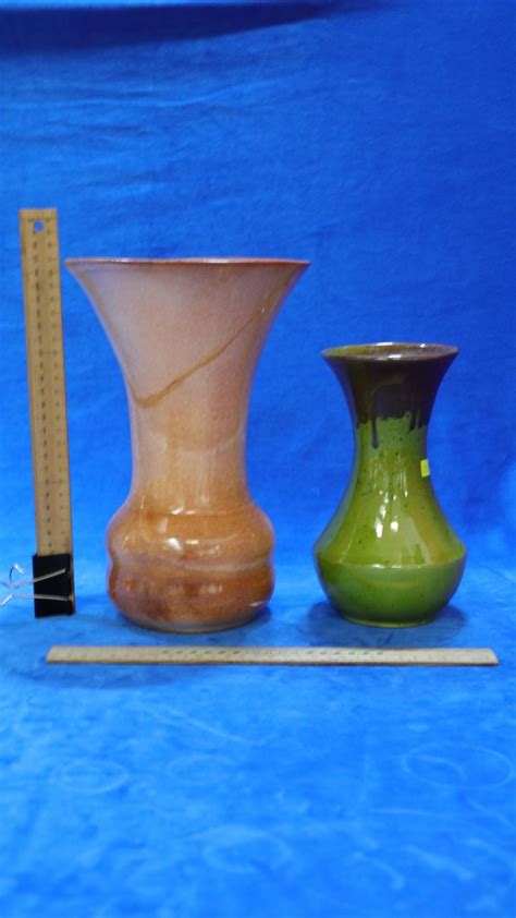 Lot - 2 BENDIGO POTTERY VASES (1 A/F)