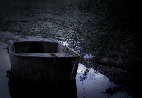 Hintergrundbilder Sonnenlicht Schwarz Boot Einfarbig Dunkel