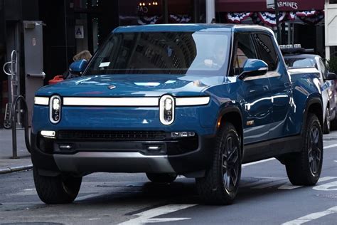 Rivian Rivn Stock Falls Following First Earnings Report Bloomberg