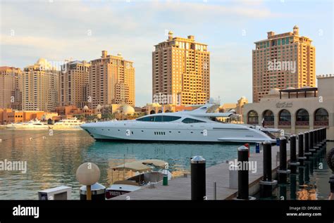 The Pearl Marina, Doha, Qatar Stock Photo - Alamy